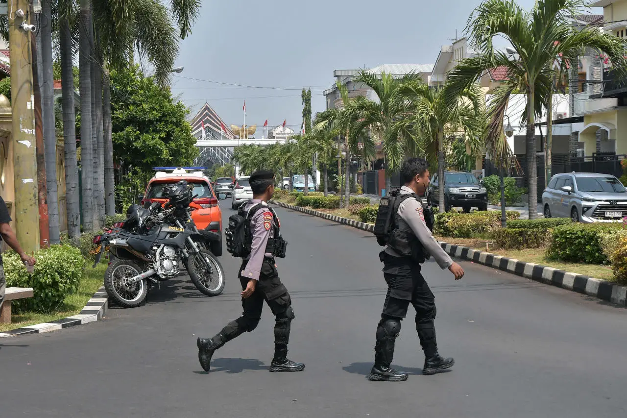 Penampakan Polisi Geledah...