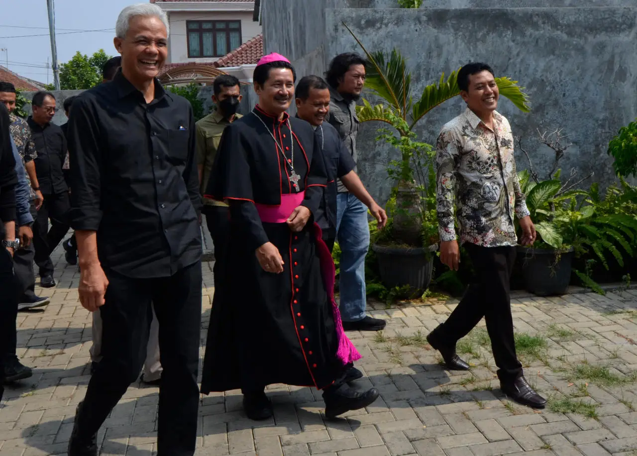 Ganjar Pranowo Kunjungi...