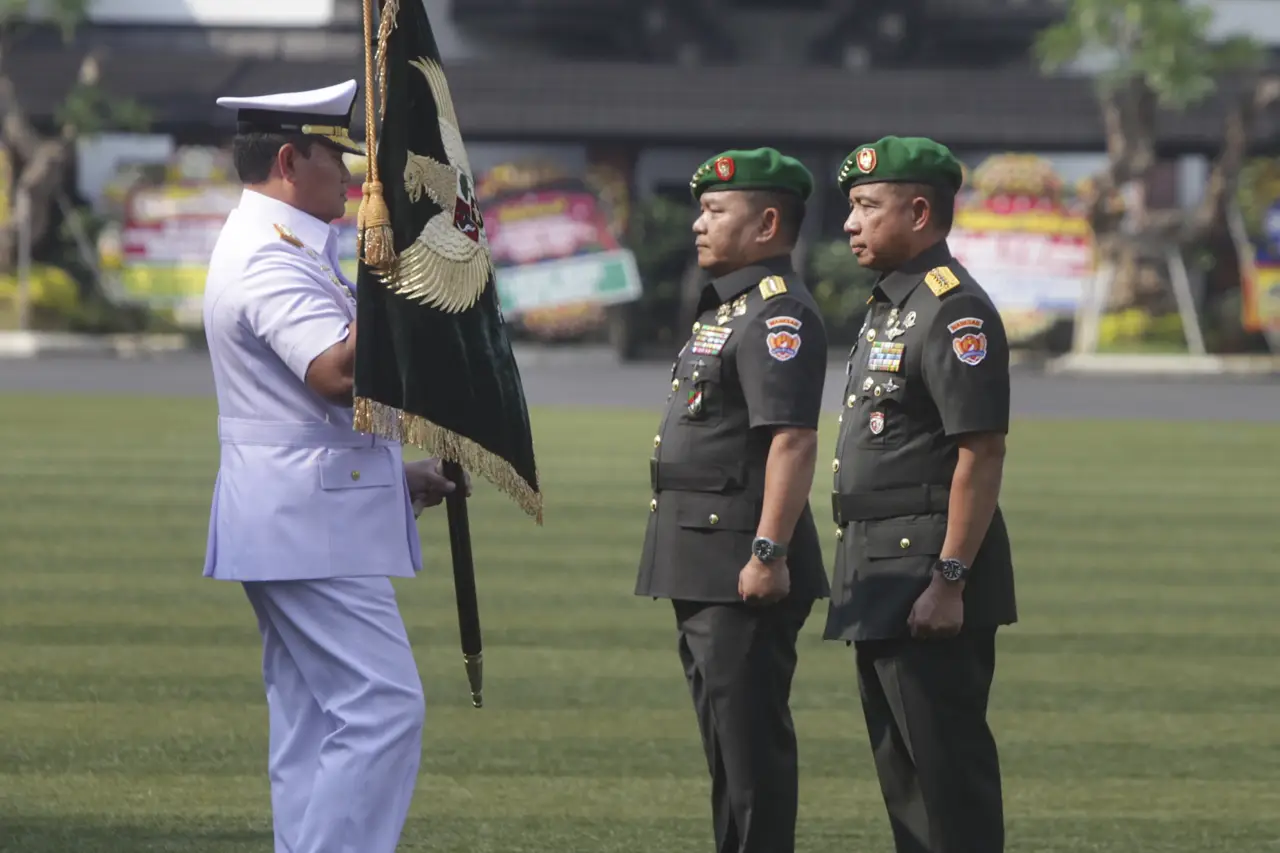 Panglima TNI Pimpin...