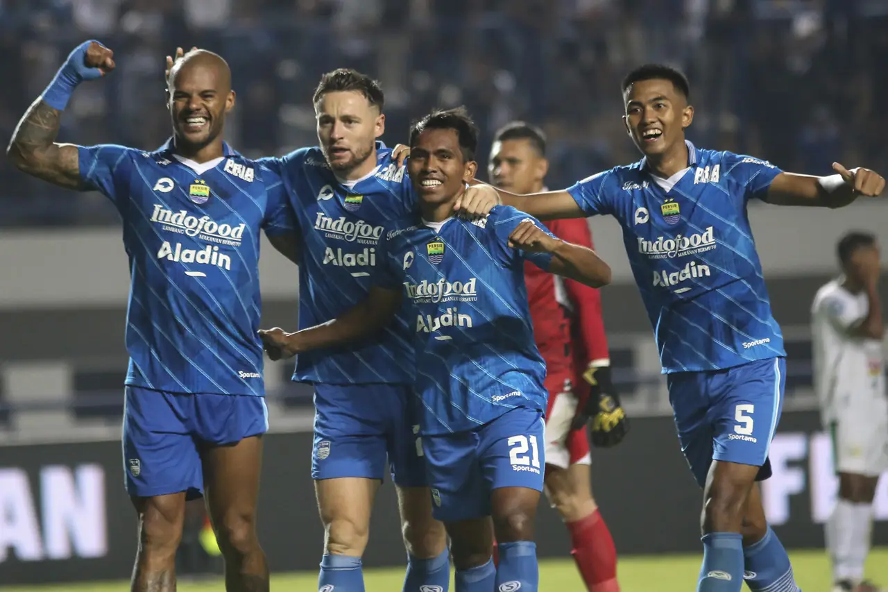 Persib Bandung Gasak...