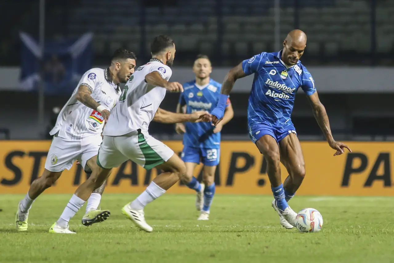 Persib Bandung Gasak...