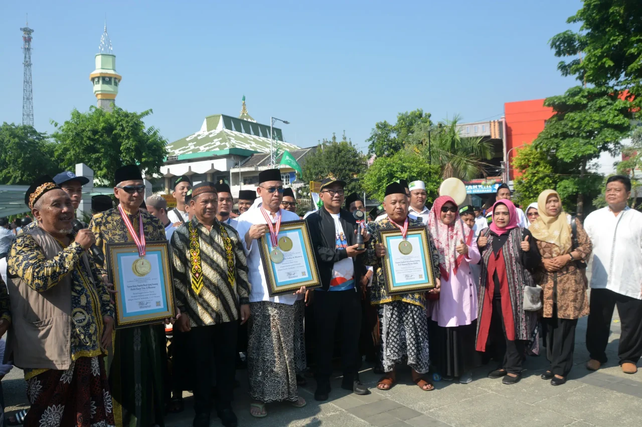 Ribuan Penabuh Rebana...