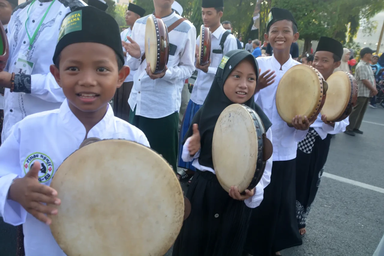 Ribuan Penabuh Rebana...