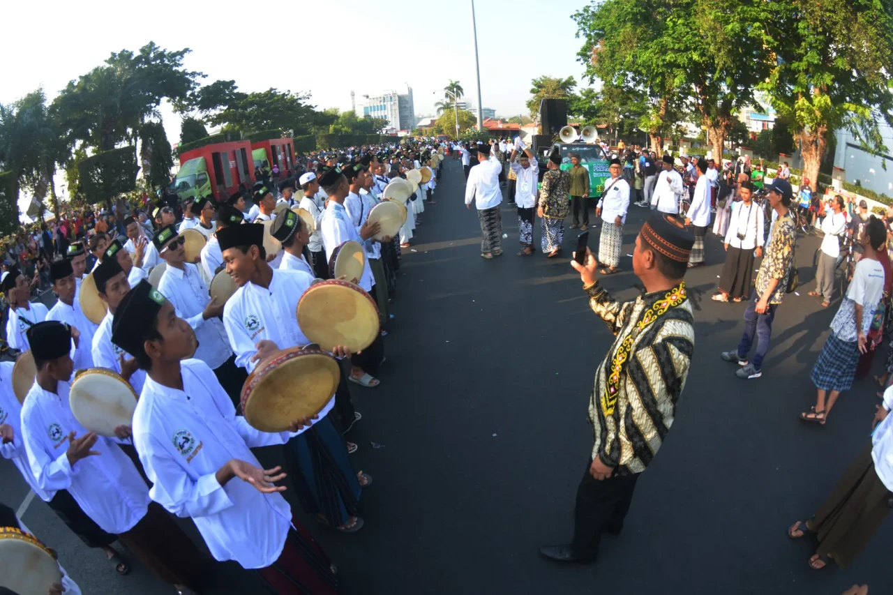 Ribuan Penabuh Rebana...