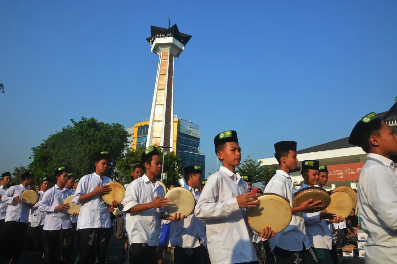 Ribuan Penabuh Rebana...