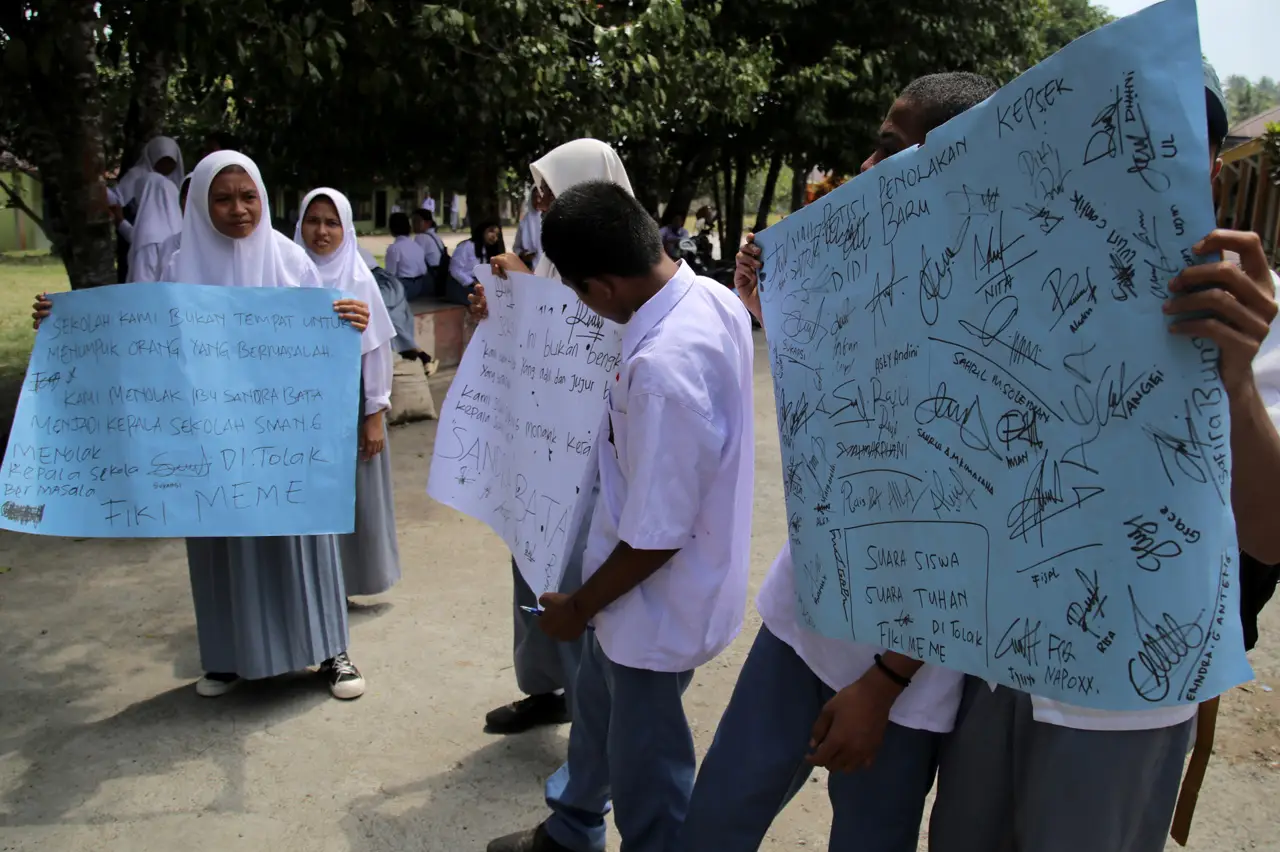 Aksi Siswa Tolak Kepala...