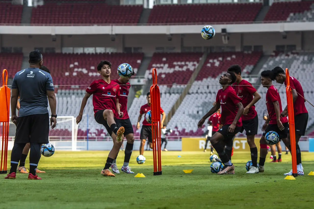 Latihan Timnas Indonesia...