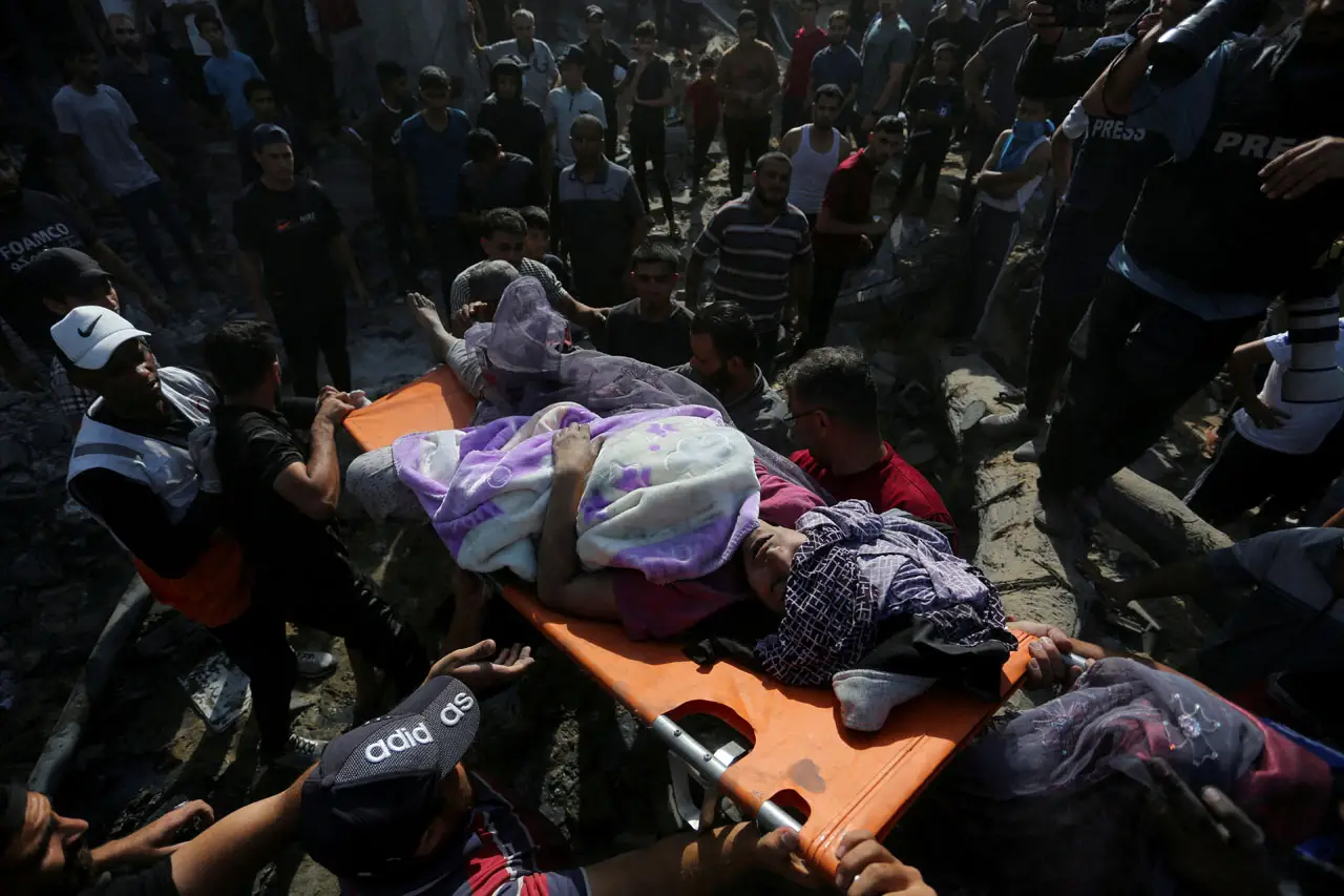 Kepung Gaza dari dua...