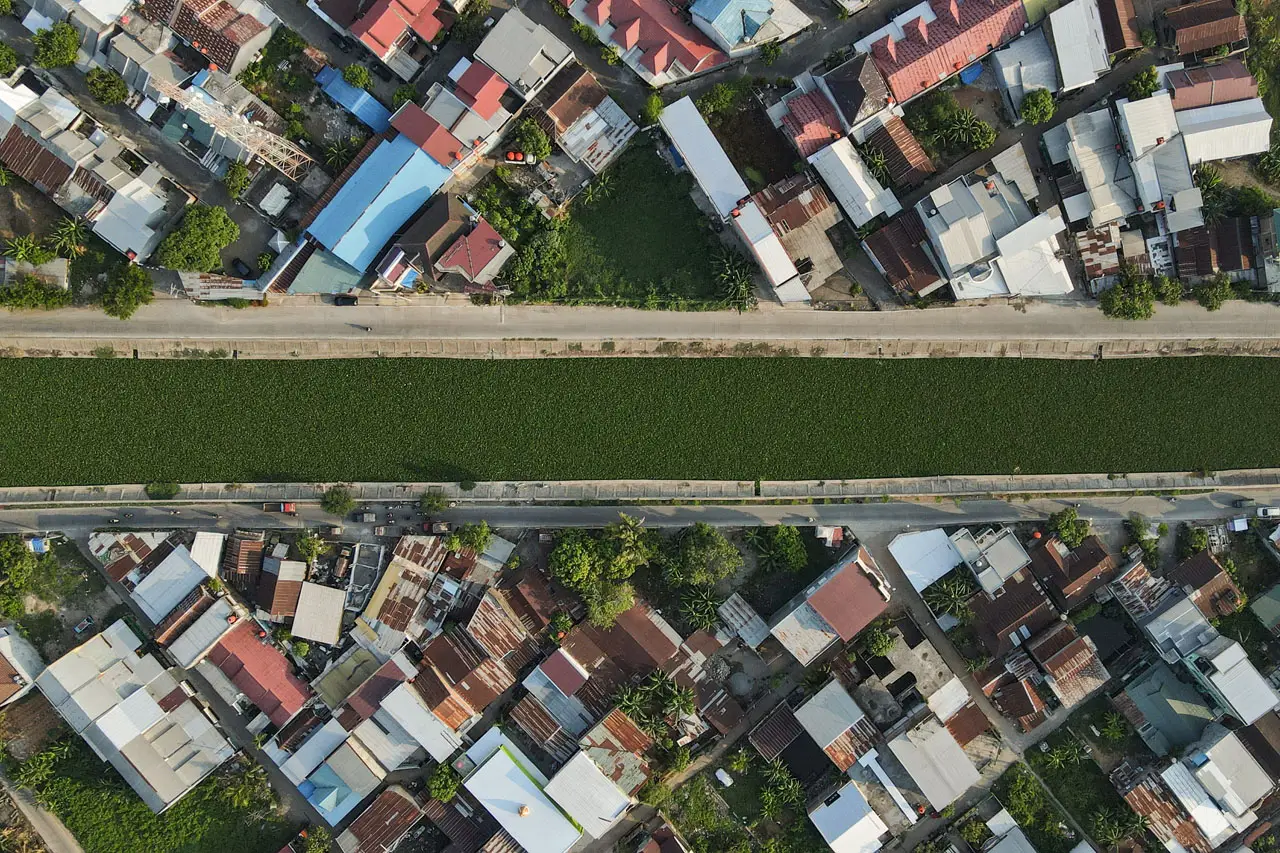 Kanal di Makassar Dipenuhi...