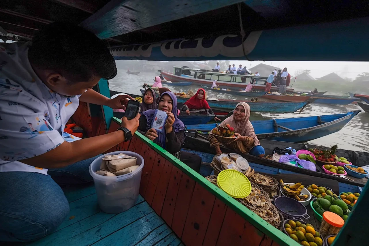 Wisata Pasar Apung Lok...