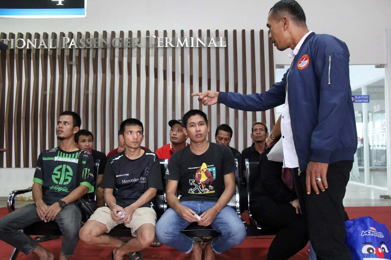 Malaysia Deportasi Pekerja...