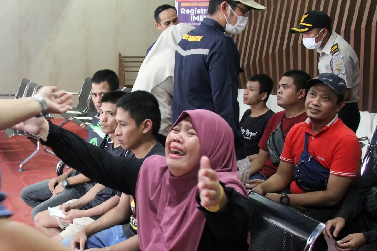 Malaysia Deportasi Pekerja...