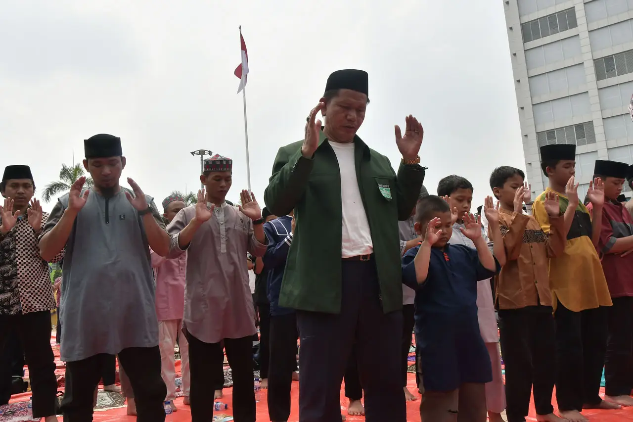 Ratusan Warga Bekasi...