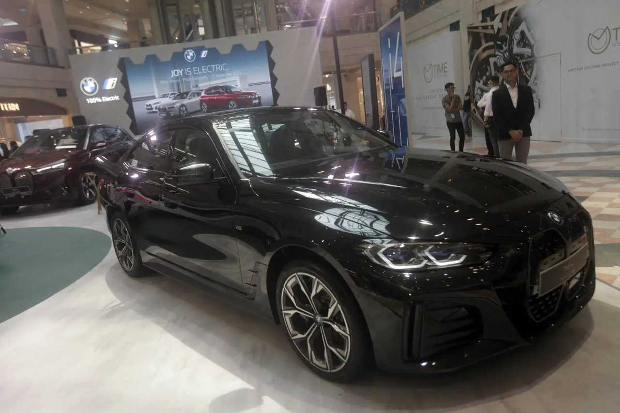 BMW Group Electric Vehicle...