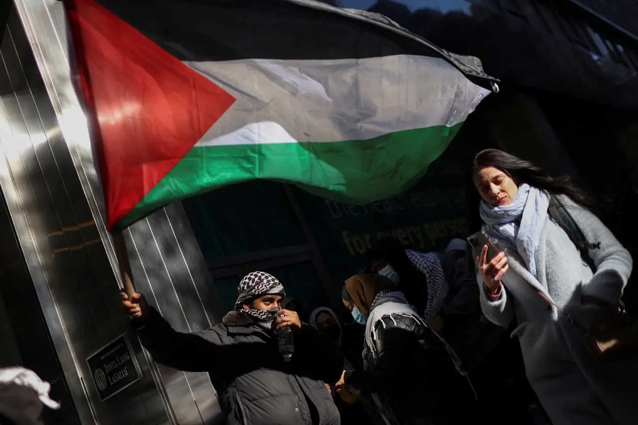 Bela Palestina, Mahasiswa...