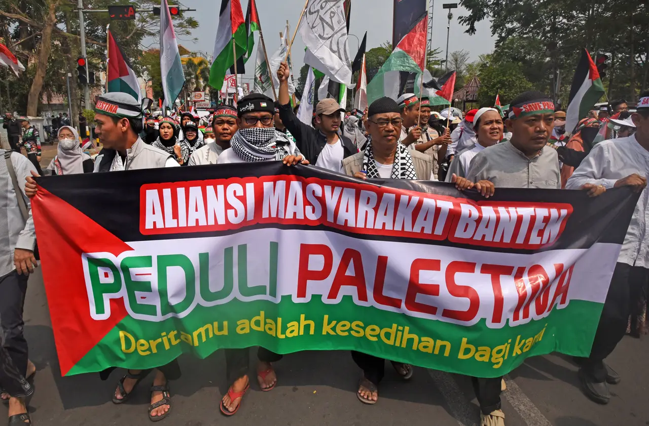 Aksi Protes Pembantaian...