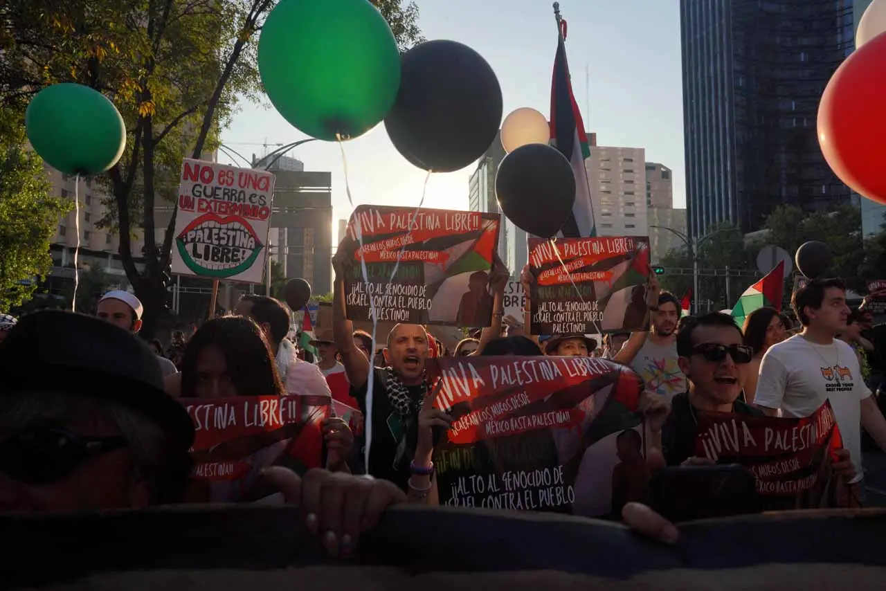 Dukung Palestina, Warga...