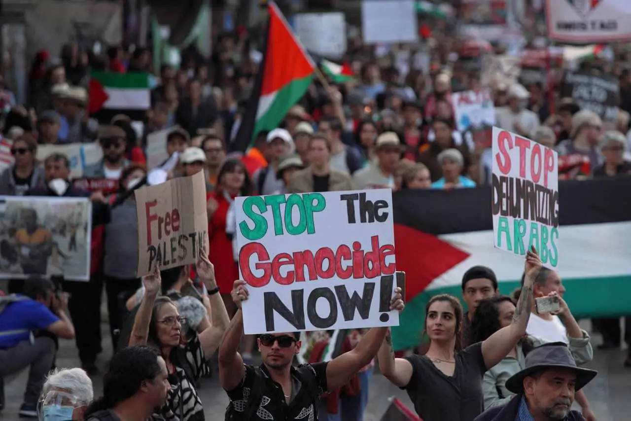 Dukung Palestina, Warga...