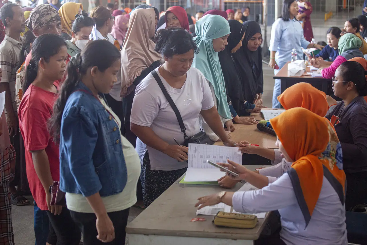 Penyaluran Beras Cadangan...