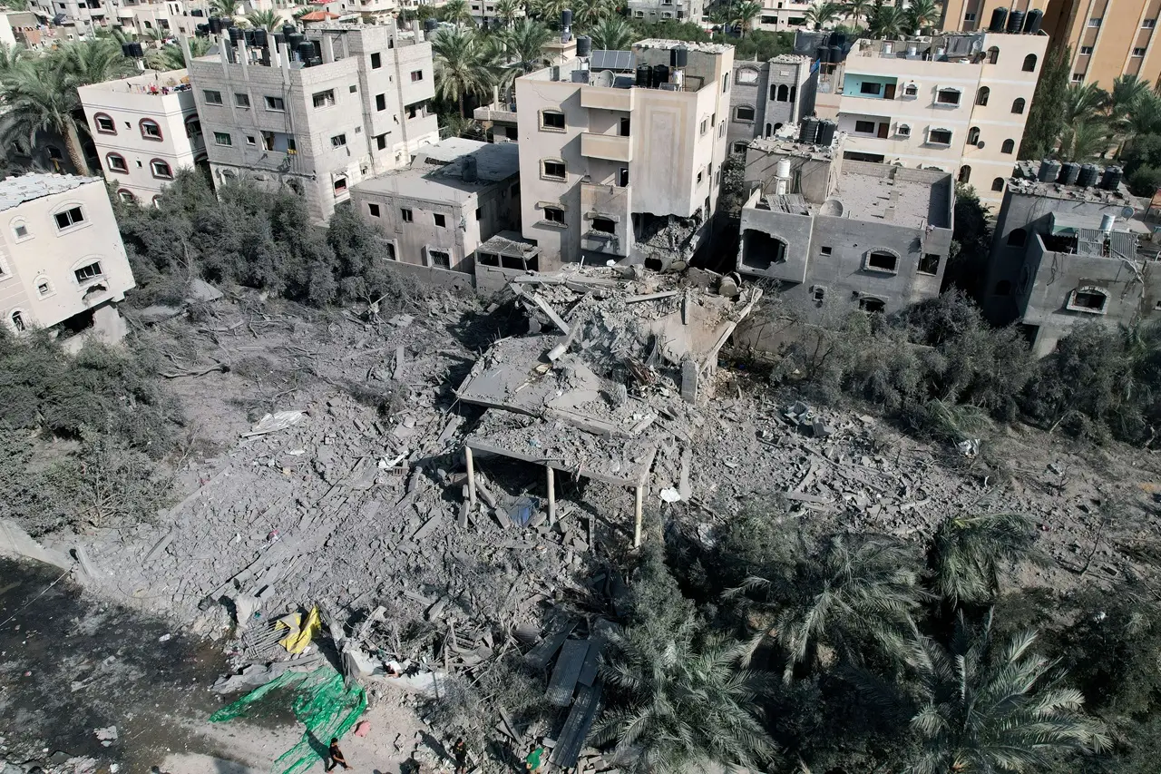 Bombardir Rumah di Deir...
