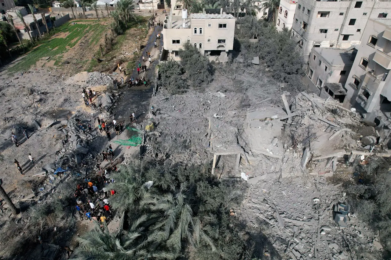 Bombardir Rumah di Deir...