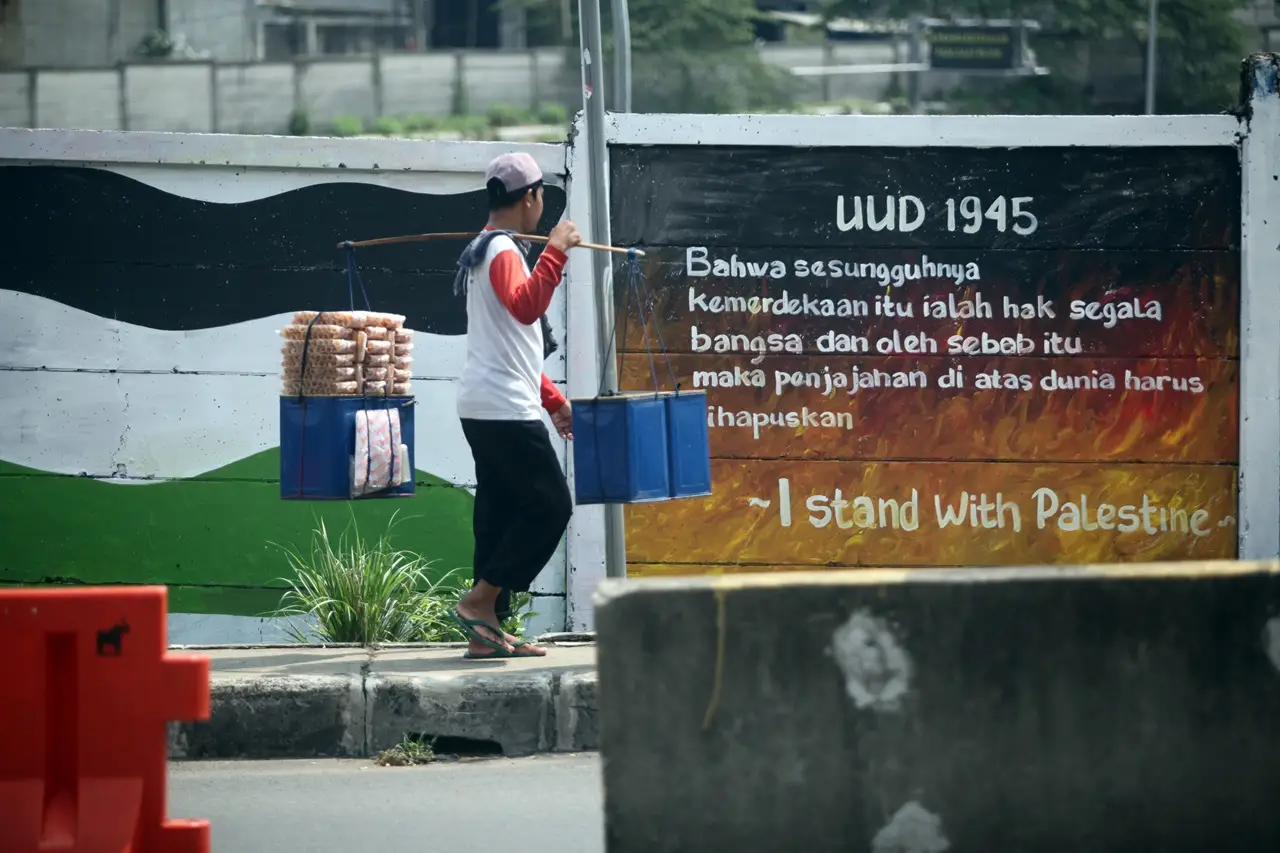 Mural Dukungan untuk...