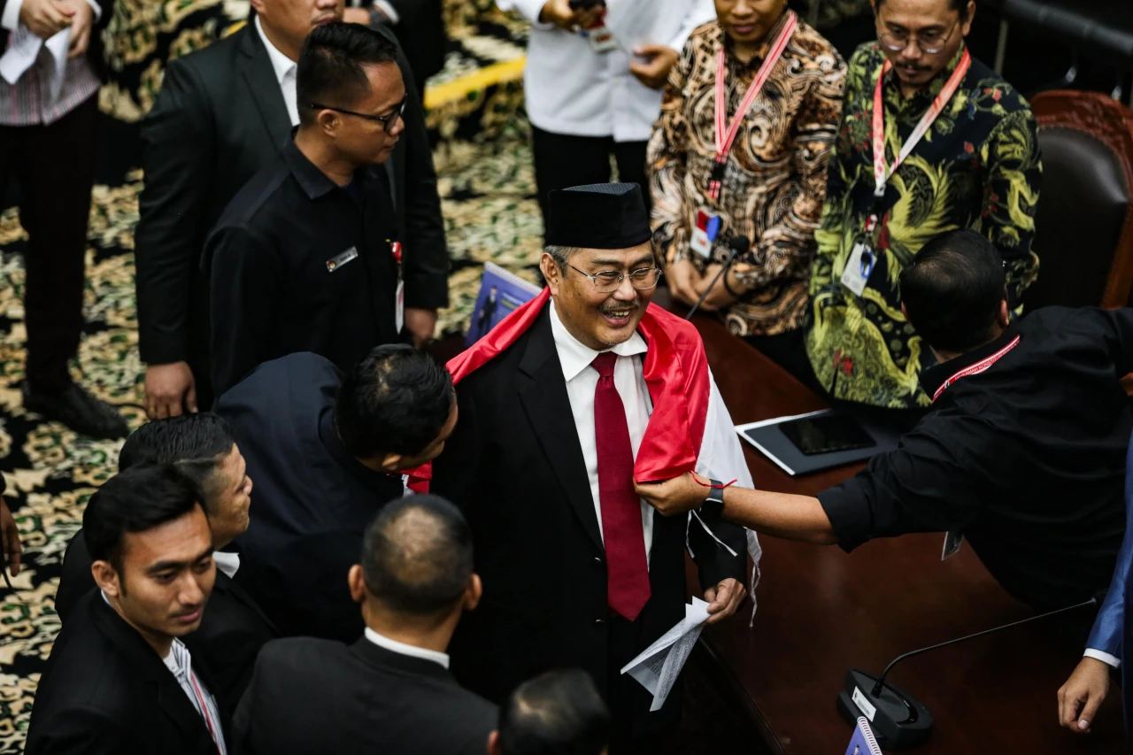 Berhentikan Anwar Usman...