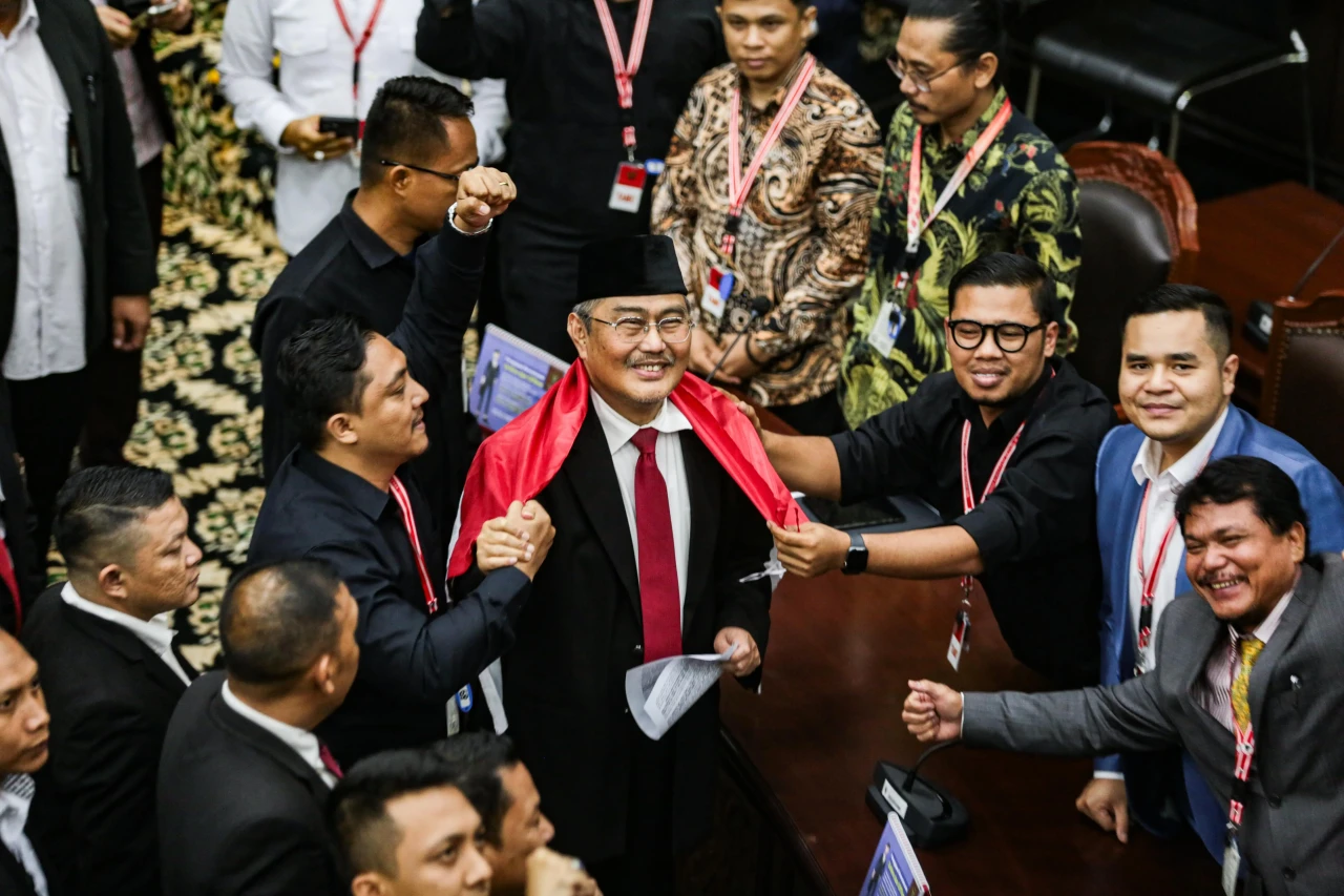 Berhentikan Anwar Usman...