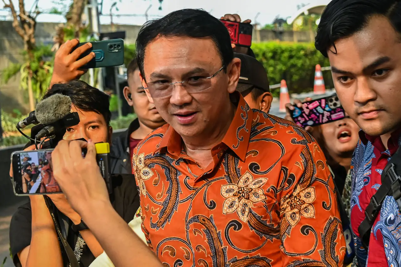Ahok Diperiksa KPK Terkait...