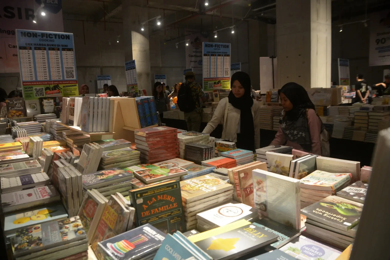 Big Bad Wolf Books,...