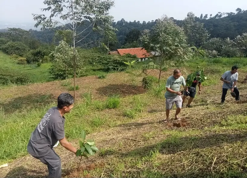 Peringati HUT Ke-15,...