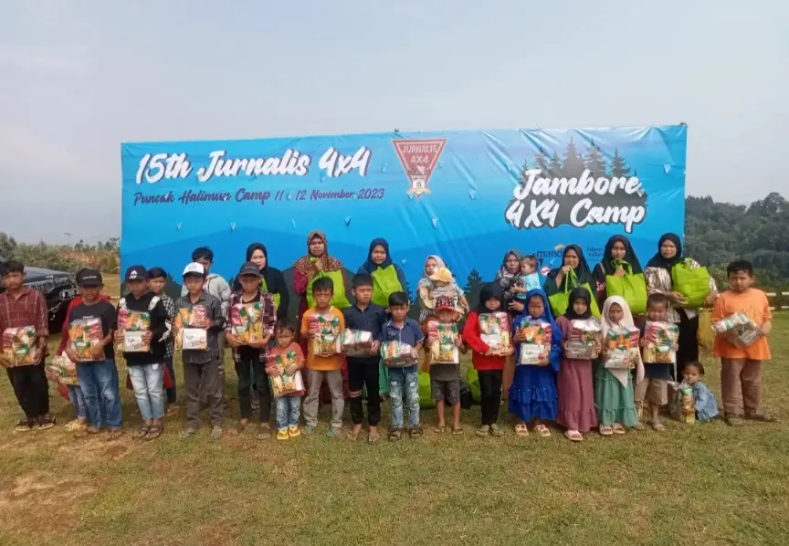 Peringati HUT Ke-15,...