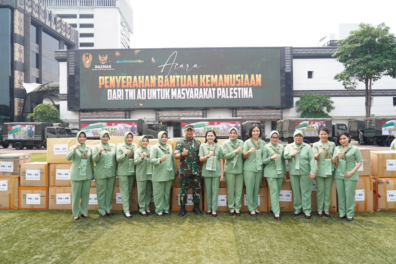 Pangdam Jaya Serahkan...