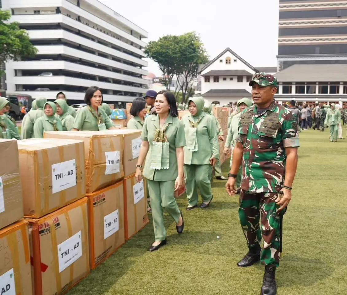 Pangdam Jaya Serahkan...