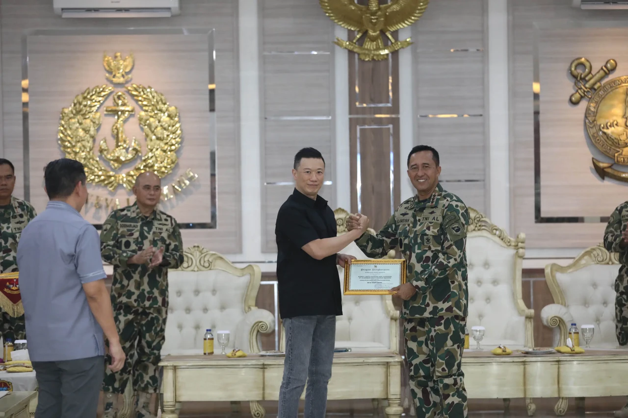 Korps Marinir Raih Penghargaan...