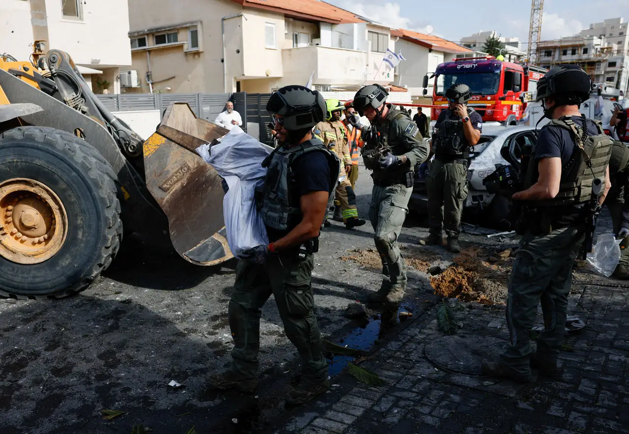 Roket Hamas Terobos...