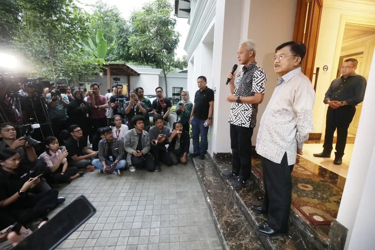 Ditemani Hary Tanoe,...