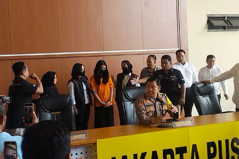 Tampang Ghisca Debora,...