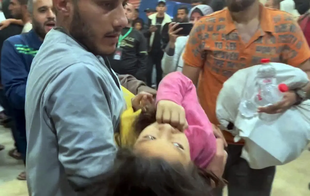 Militer Israel Bombardir...