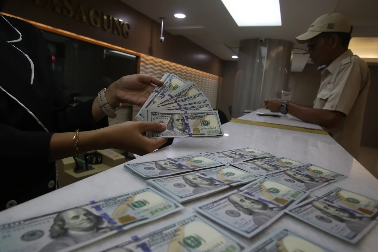 Rupiah Ditutup Menguat...