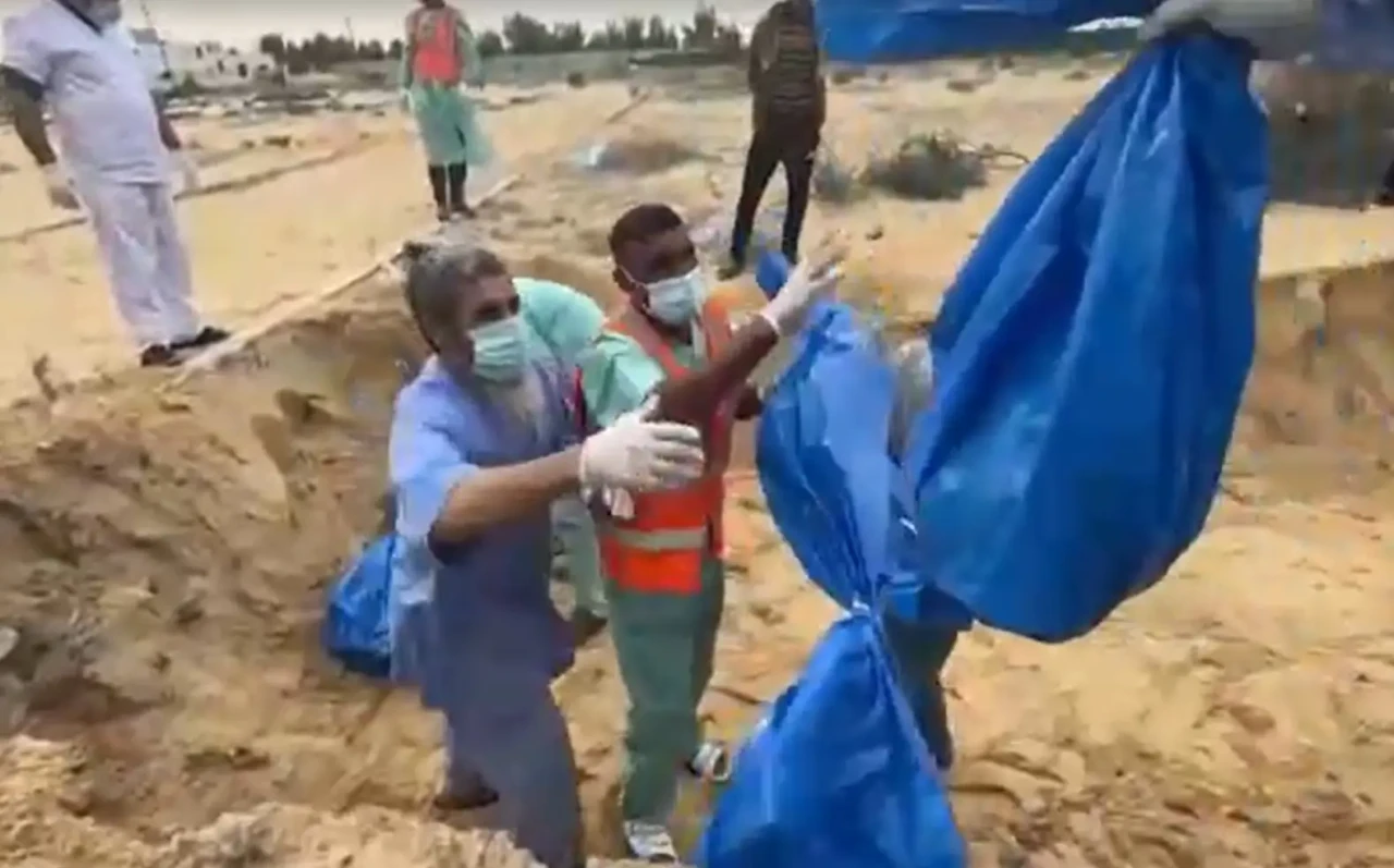Penampakan Kuburan Massal...