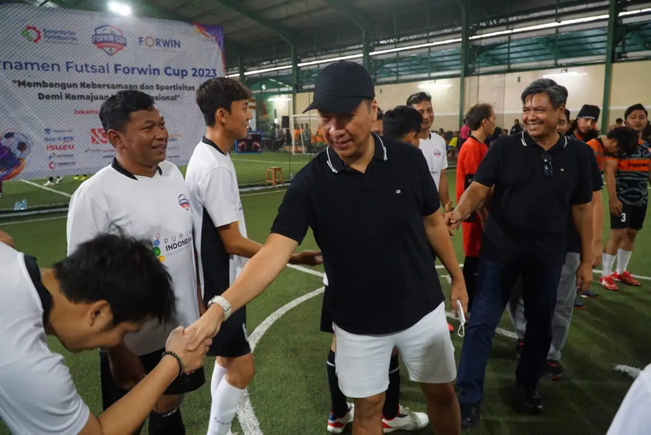 Menteri Perindustrian...