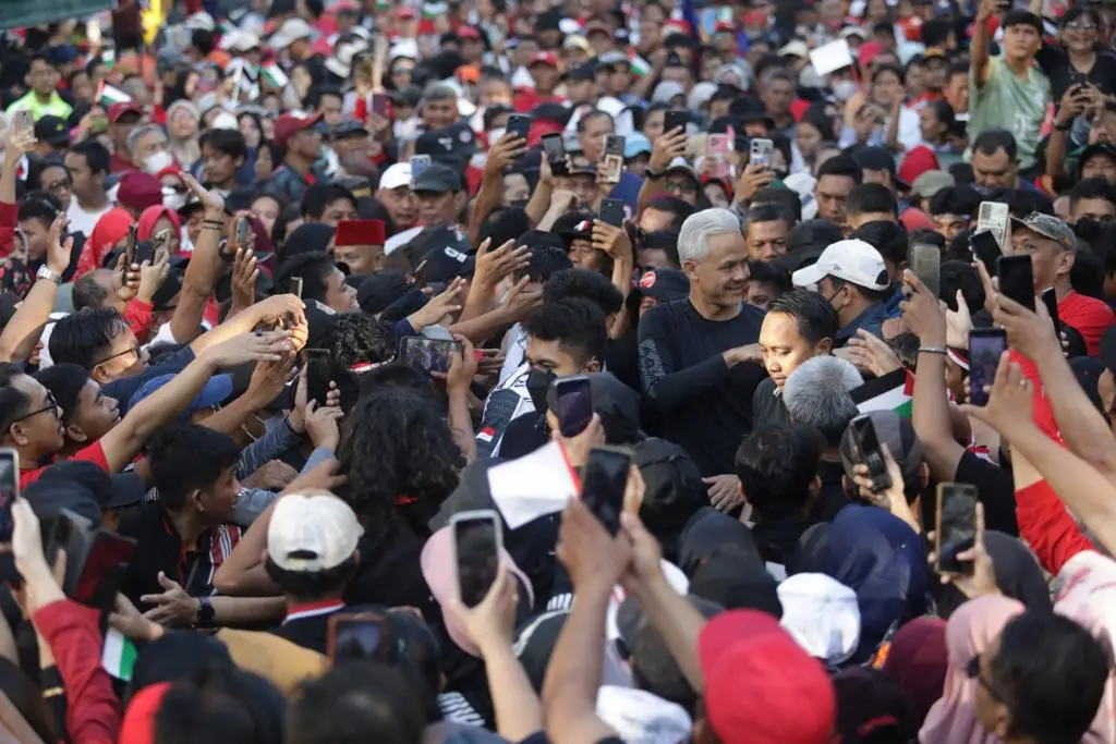 Lautan Manusia Hadiri...