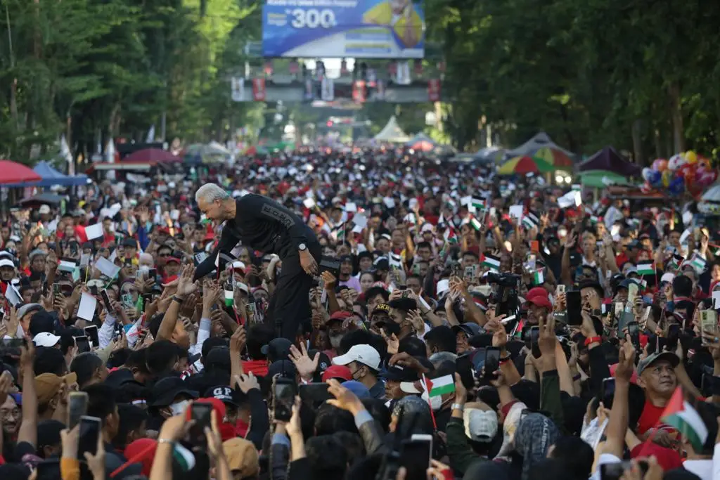 Lautan Manusia Hadiri...