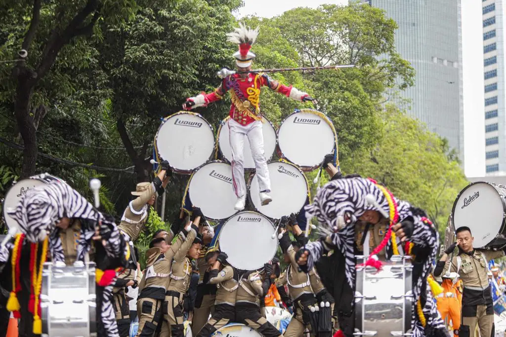 Parade Defile Meriahkan...