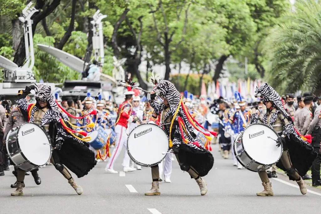 Parade Defile Meriahkan...