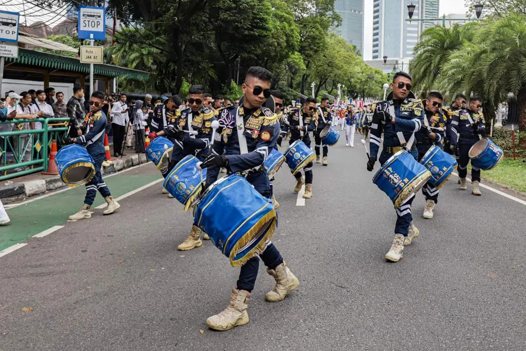 Parade Defile Meriahkan...
