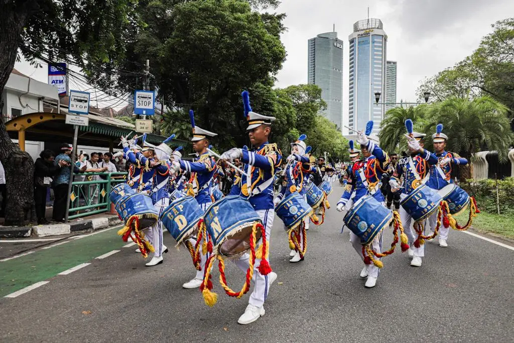 Parade Defile Meriahkan...