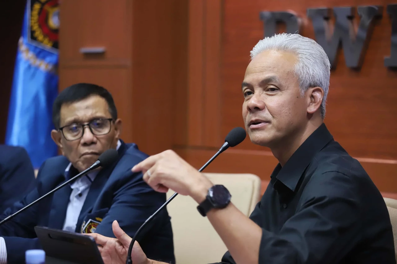 Ganjar Pranowo Hadiri...