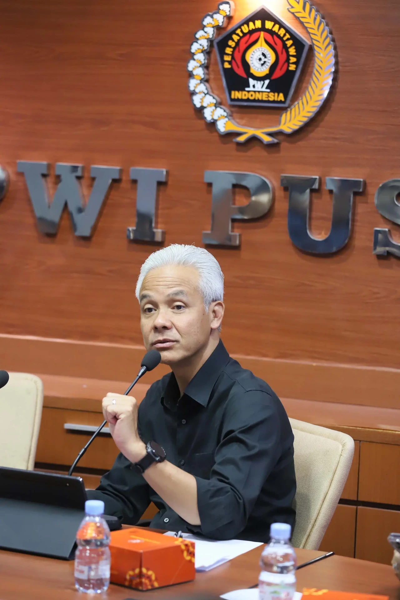 Ganjar Pranowo Hadiri...